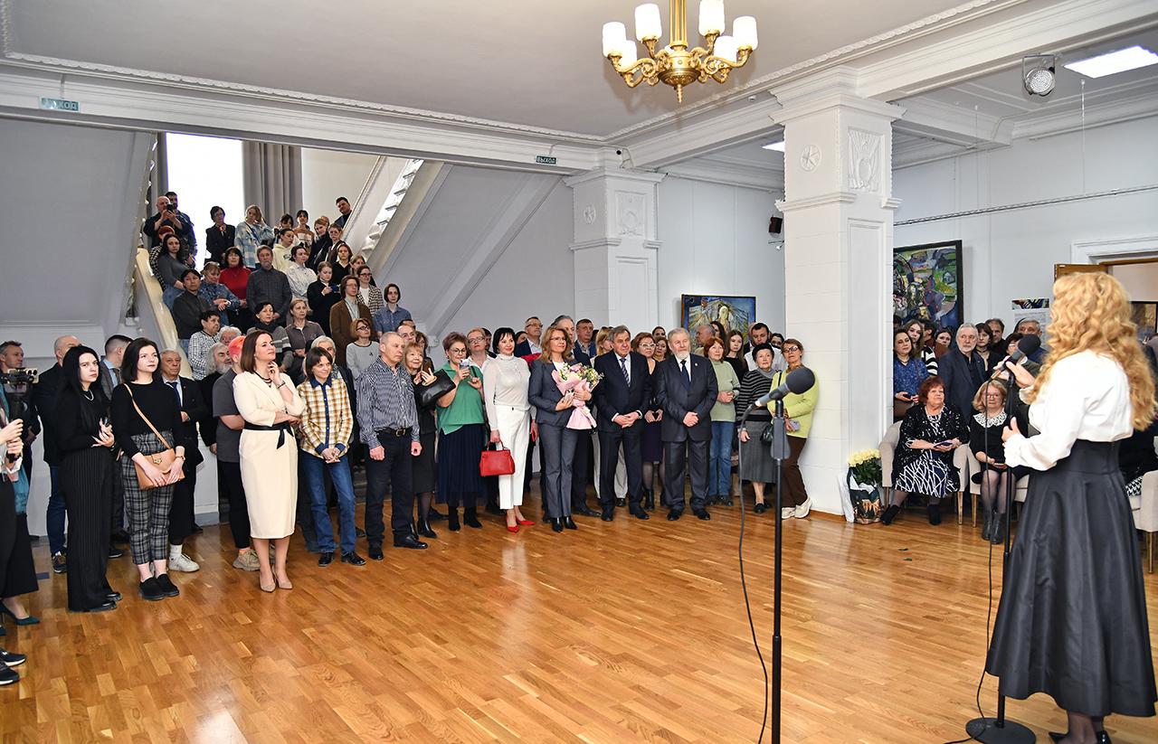 Фото В Художественном музее открылась грандиозная выставка  первого вице-президента Российской академии художеств 3